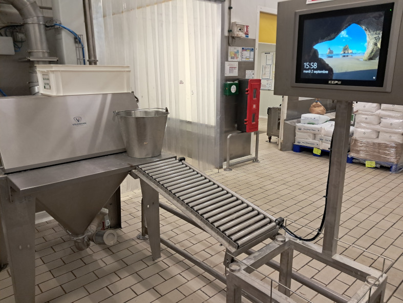 Poste de pesée d'ingrédients et trémie automatique pour l'industrie agro-alimentaire.